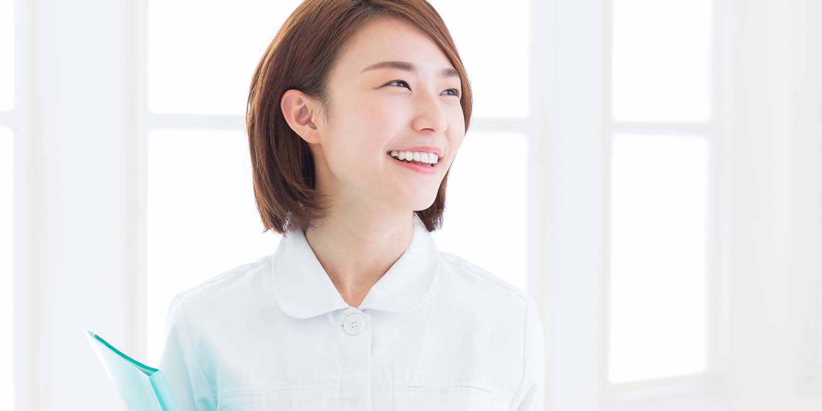 微笑む歯科医院スタッフ